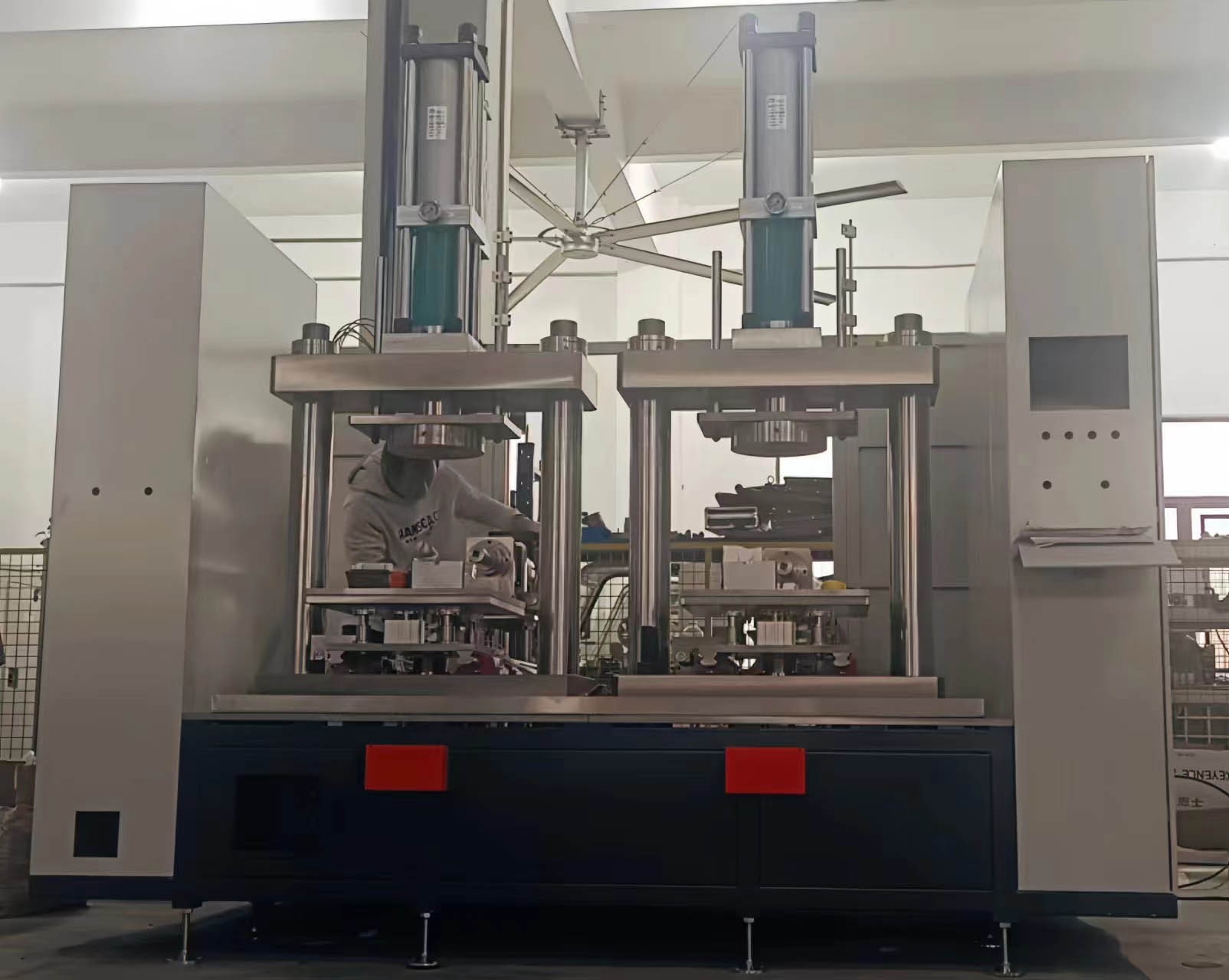 Two station vertical valve automatic testing machine